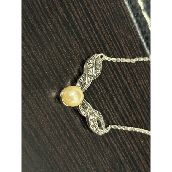 Signed Avon Vintage Faux Pearl and CZ Necklace Silver Tone - Picture 5 of 6